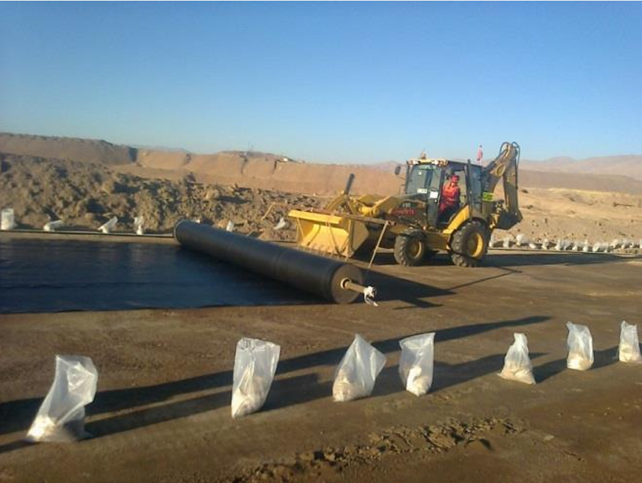 Instalación de Geomembrana 0.75mm en Terrazas de Lixiviación Secundaria